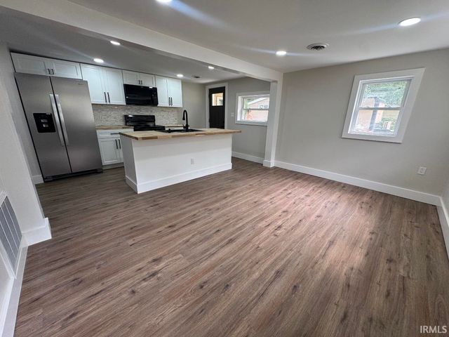 26051 Lakeview Drive, Elkhart, IN 46514