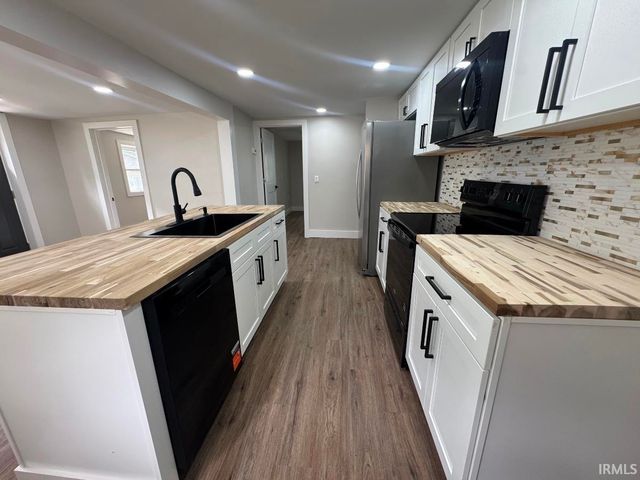 26051 Lakeview Drive, Elkhart, IN 46514