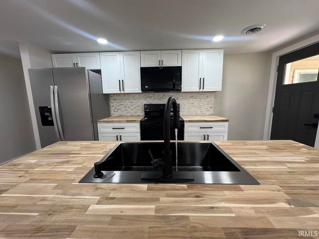 26051 Lakeview Drive, Elkhart, IN 46514
