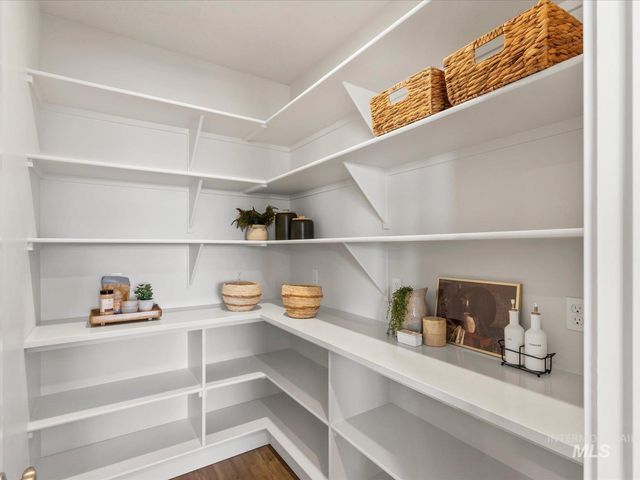 375 S Strut Way, Boise, ID 83716