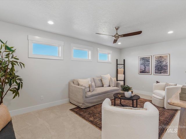 375 S Strut Way, Boise, ID 83716