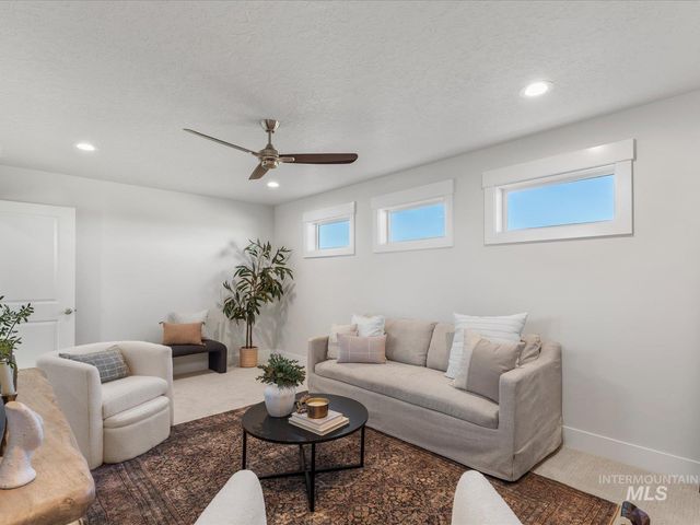 375 S Strut Way, Boise, ID 83716