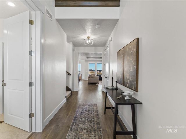 375 S Strut Way, Boise, ID 83716