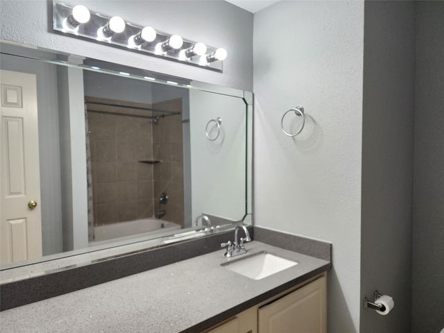 2255 Braeswood Park Drive 272, Houston, TX 77030