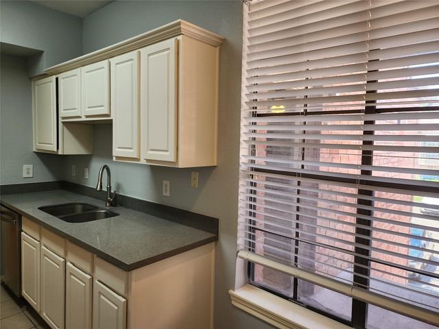 2255 Braeswood Park Drive 272, Houston, TX 77030