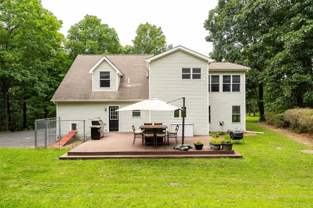428 Clinton Hollow Road, Salt Point, NY 12578
