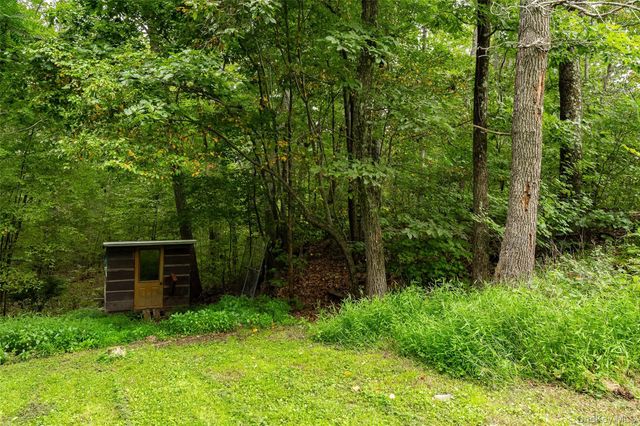 428 Clinton Hollow Road, Salt Point, NY 12578