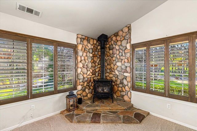 5593 Baldwin St, Valley Springs, CA 95252