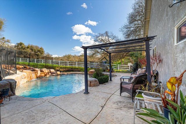 5593 Baldwin St, Valley Springs, CA 95252