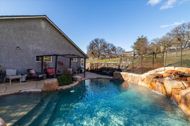 5593 Baldwin St, Valley Springs, CA 95252