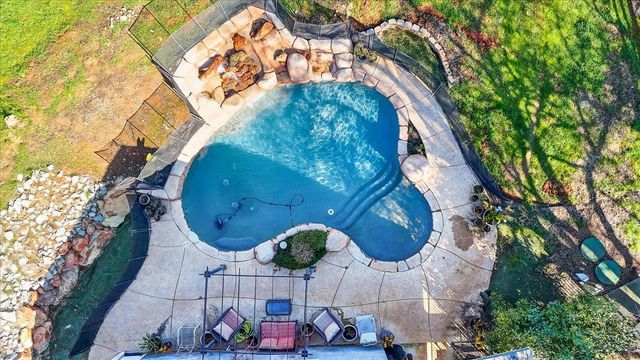 5593 Baldwin St, Valley Springs, CA 95252