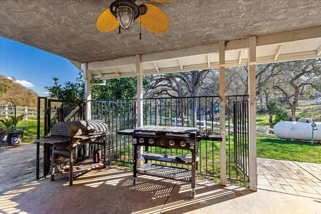 5593 Baldwin St, Valley Springs, CA 95252