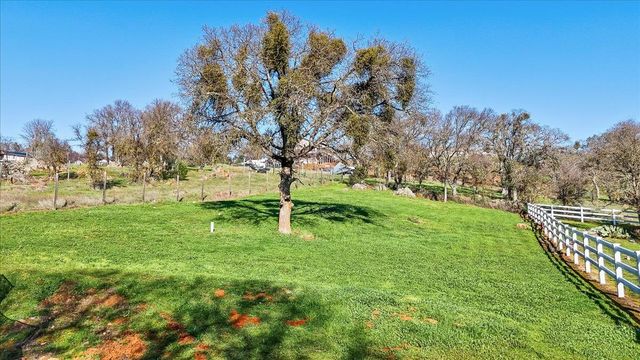 5593 Baldwin St, Valley Springs, CA 95252