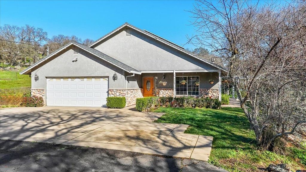 5593 Baldwin St, Valley Springs, CA 95252