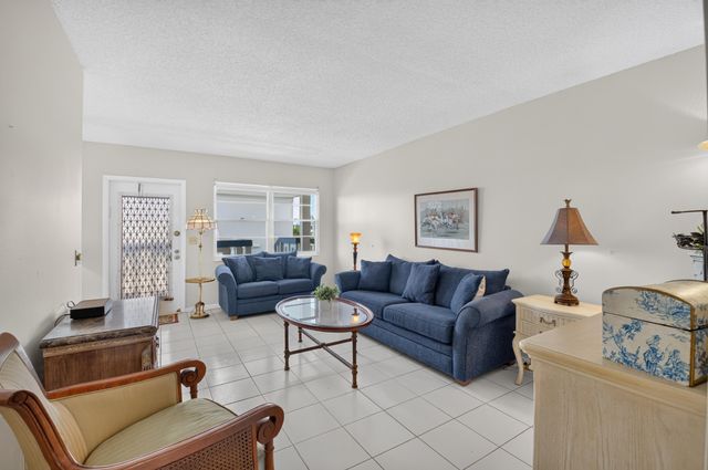4022 Lincoln B, Boca Raton, FL 33434