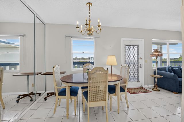 4022 Lincoln B, Boca Raton, FL 33434
