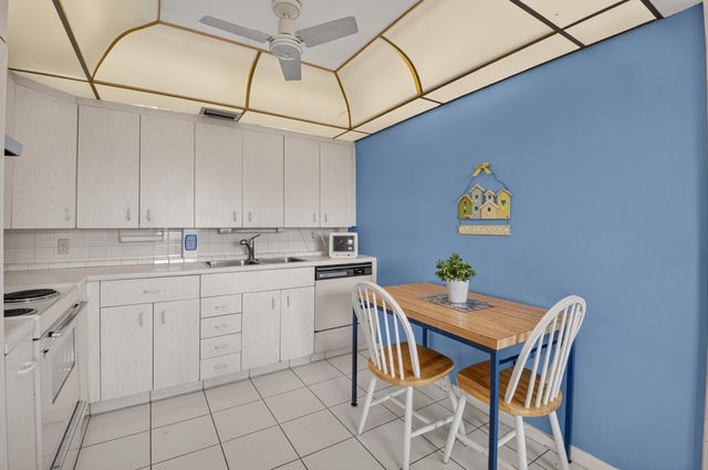 4022 Lincoln B, Boca Raton, FL 33434