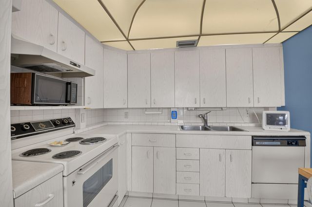 4022 Lincoln B, Boca Raton, FL 33434