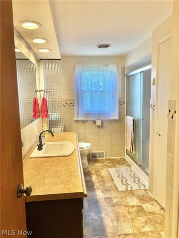 1407 W Valentine Circle NW, Canton, OH 44708