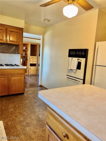 1407 W Valentine Circle NW, Canton, OH 44708