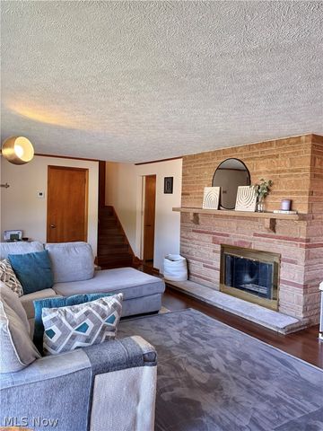 1407 W Valentine Circle NW, Canton, OH 44708
