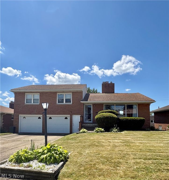 1407 W Valentine Circle NW, Canton, OH 44708