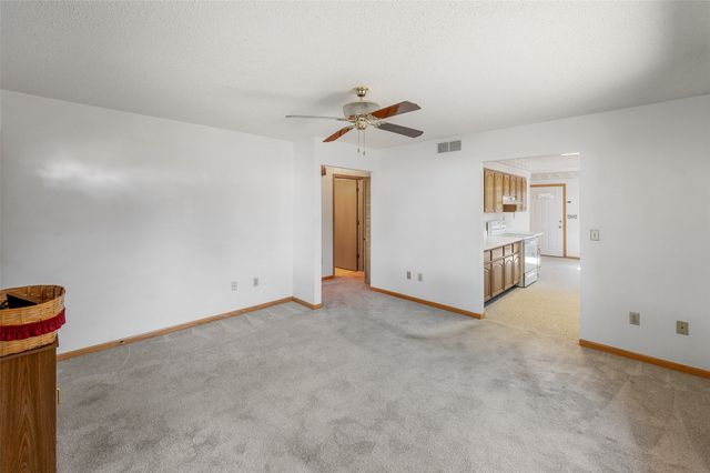 809 E 27th Street, Des Moines, IA 50317