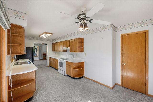 809 E 27th Street, Des Moines, IA 50317