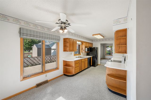809 E 27th Street, Des Moines, IA 50317