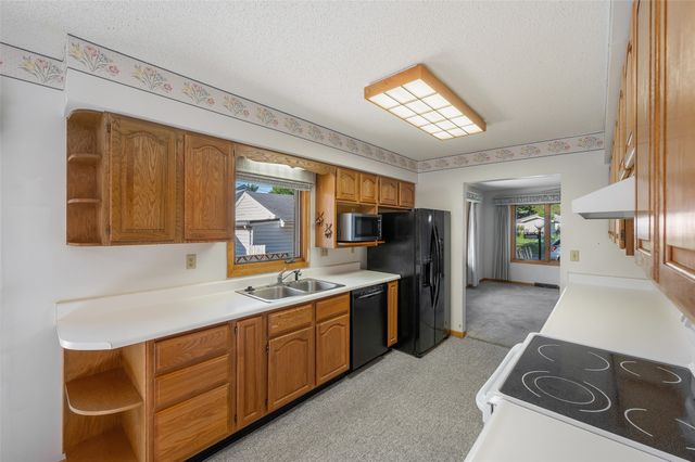 809 E 27th Street, Des Moines, IA 50317