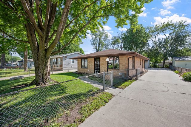 809 E 27th Street, Des Moines, IA 50317