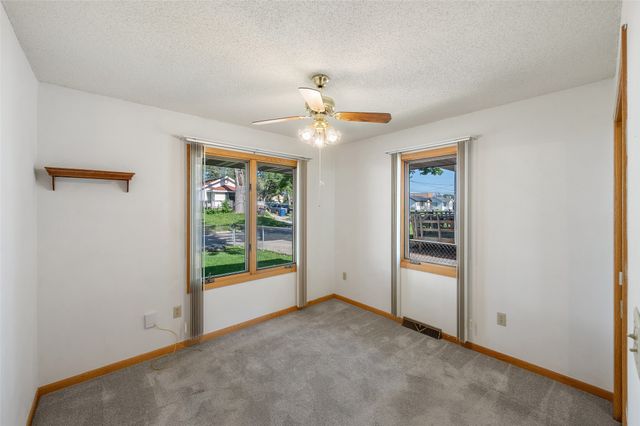 809 E 27th Street, Des Moines, IA 50317