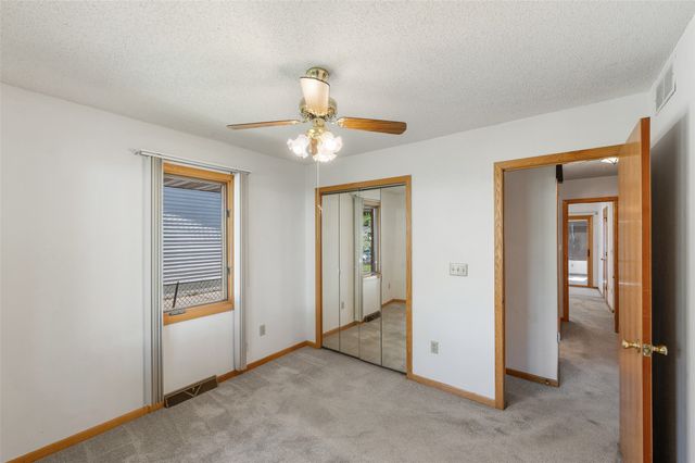 809 E 27th Street, Des Moines, IA 50317