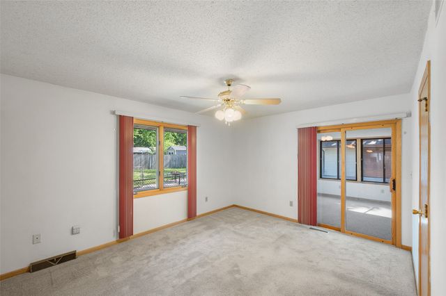 809 E 27th Street, Des Moines, IA 50317