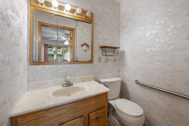 809 E 27th Street, Des Moines, IA 50317