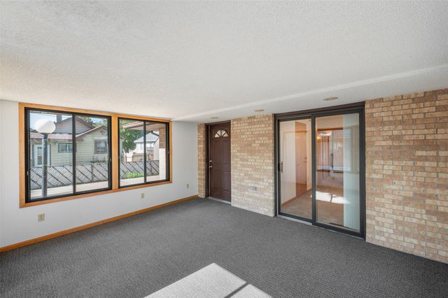 809 E 27th Street, Des Moines, IA 50317