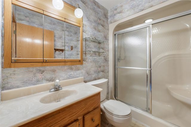 809 E 27th Street, Des Moines, IA 50317