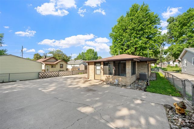 809 E 27th Street, Des Moines, IA 50317