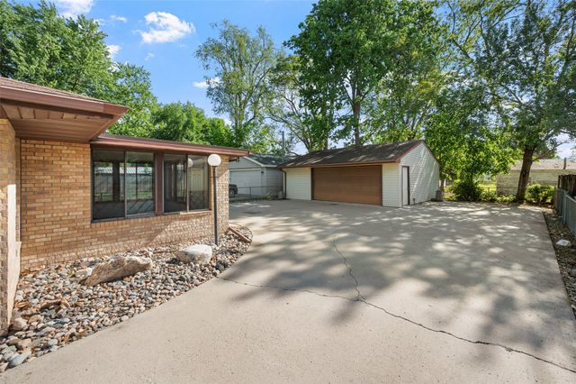 809 E 27th Street, Des Moines, IA 50317