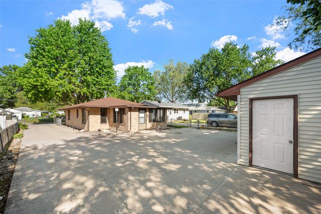 809 E 27th Street, Des Moines, IA 50317