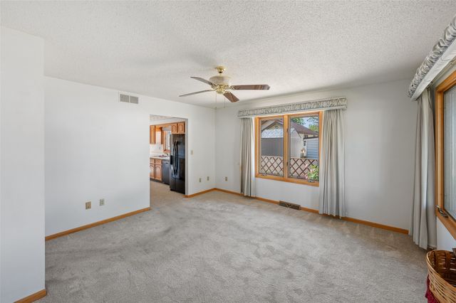 809 E 27th Street, Des Moines, IA 50317