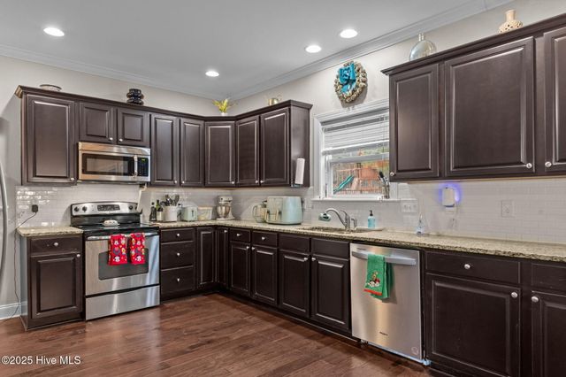 725 Legacy Lakes Way, Aberdeen, NC 28315