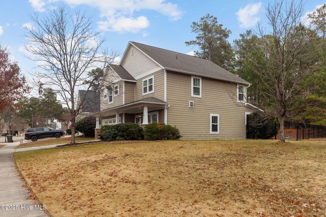 725 Legacy Lakes Way, Aberdeen, NC 28315