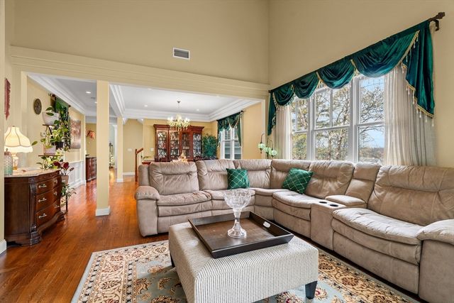127 Johnson Woods Dr 127, Reading, MA 01867