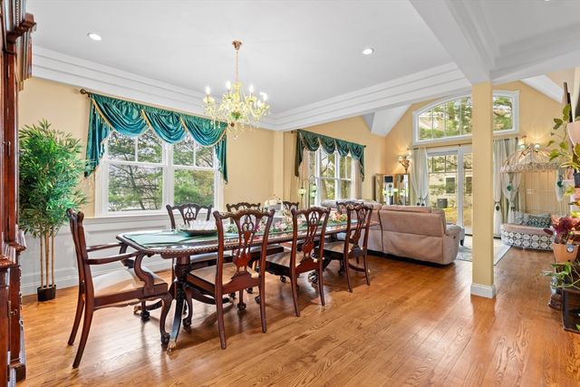 127 Johnson Woods Dr 127, Reading, MA 01867