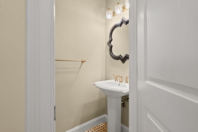 127 Johnson Woods Dr 127, Reading, MA 01867