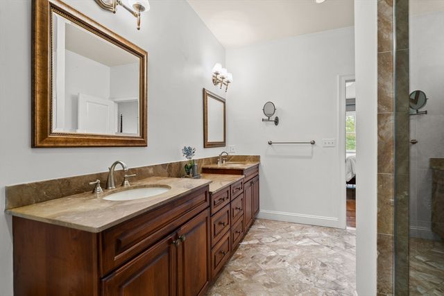 127 Johnson Woods Dr 127, Reading, MA 01867