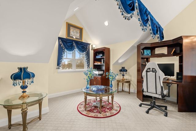 127 Johnson Woods Dr 127, Reading, MA 01867