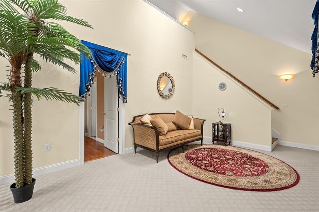 127 Johnson Woods Dr 127, Reading, MA 01867
