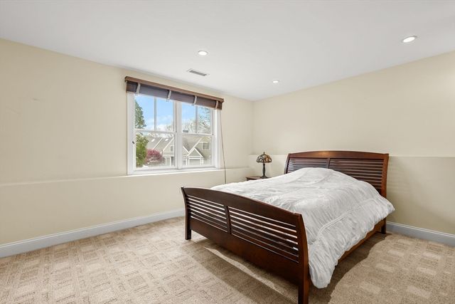 127 Johnson Woods Dr 127, Reading, MA 01867